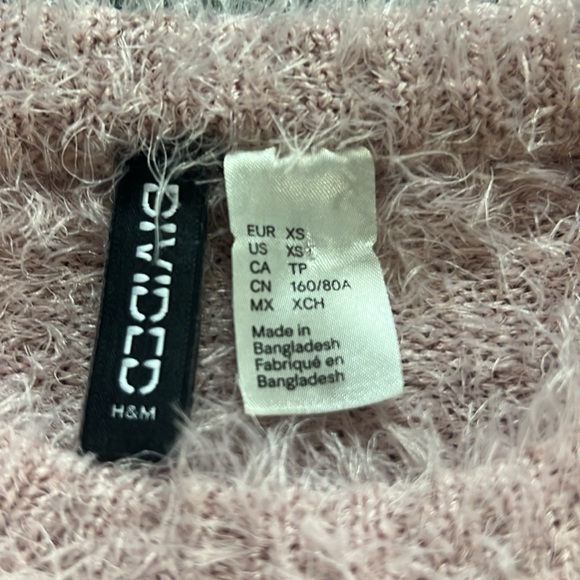 Divided H&M light pink fuzzy sweater - Picture 2 of 4